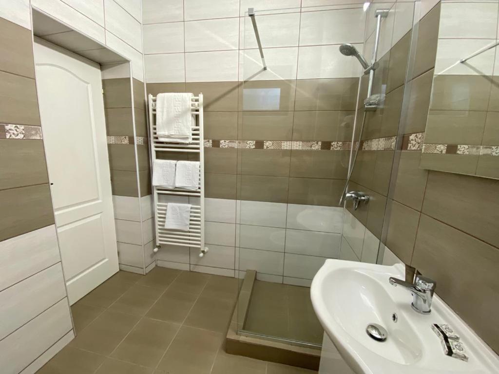 Hotel Prestige House Tulcea Exterior foto